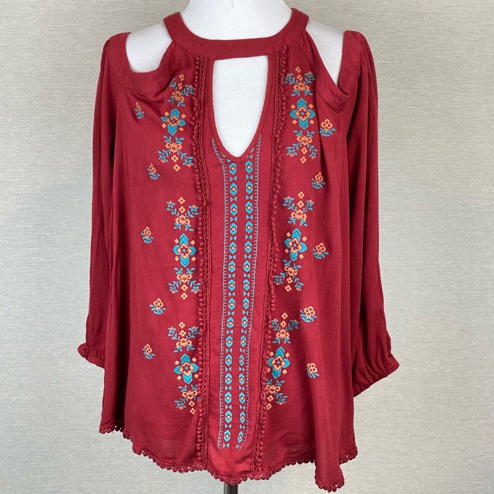 Altar’d State Burgundy Floral Cold Shoulder Top Sz L • Embroidered • EUC